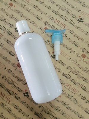 الزجاجات البلاستيكية الفارغة والشامبو وزجاجات غسيل الجسم القابلة لإعادة الاستخدام